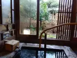 alt="秀月の半露天風呂"