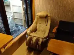 alt="秀月のサンルームにあるマッサージチェア"