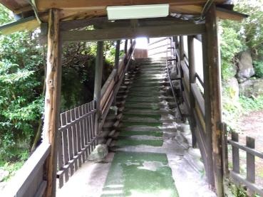 alt="別府保養ランドの泥湯までの通路"