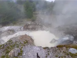 alt="小松地獄の熱湯"