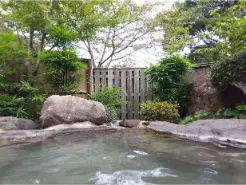 alt="五湯苑の露天風呂"