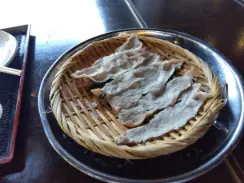 alt=”ガチガチにひっついた豚肉”